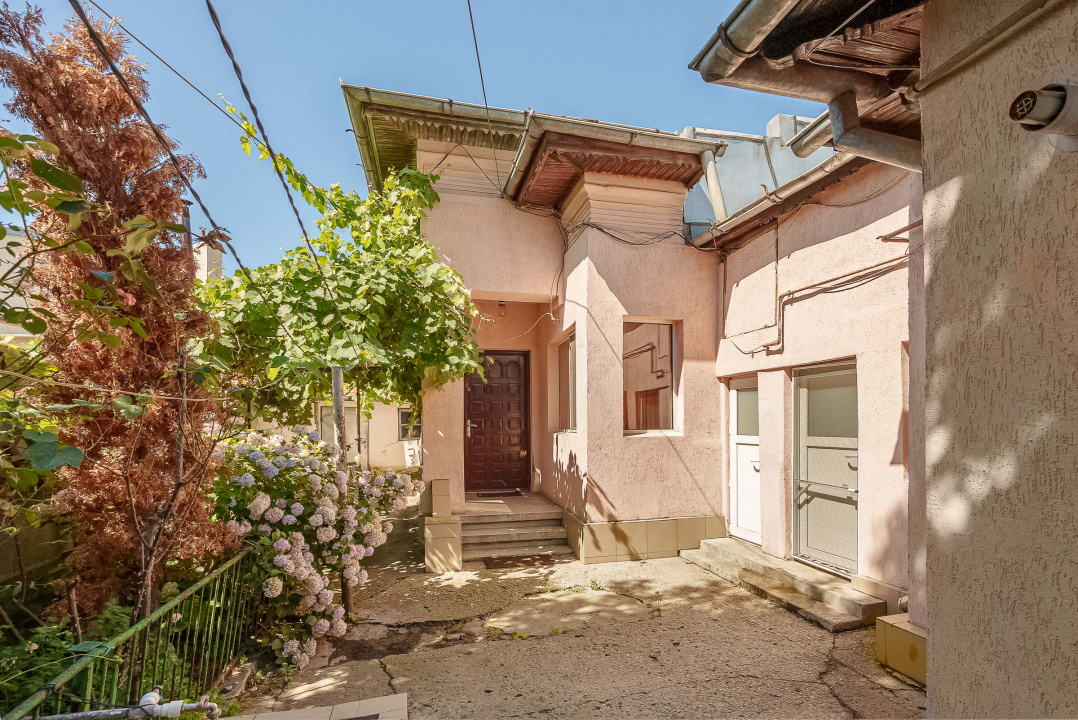 Casă individuală cu 2 corpuri, curte proprie, 253mp teren, zona Sălaj