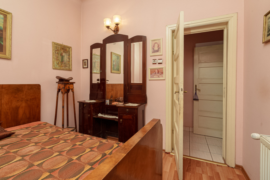 Casă individuală cu 2 corpuri, curte proprie, 253mp teren, zona Sălaj