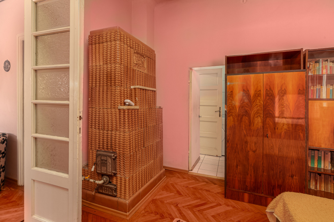 Casă individuală cu 2 corpuri, curte proprie, 253mp teren, zona Sălaj
