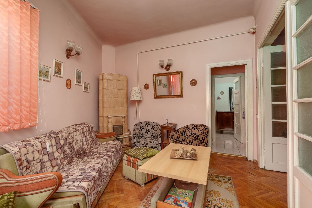 Casă individuală cu 2 corpuri, curte proprie, 253mp teren, zona Sălaj