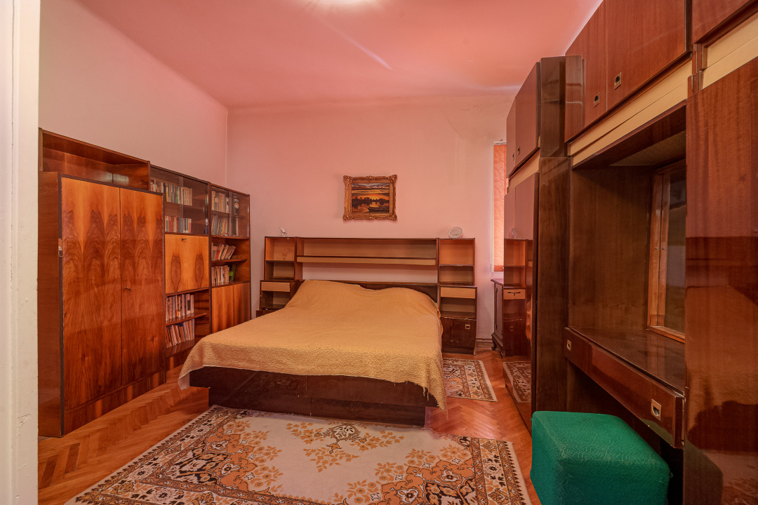 Casă individuală cu 2 corpuri, curte proprie, 253mp teren, zona Sălaj
