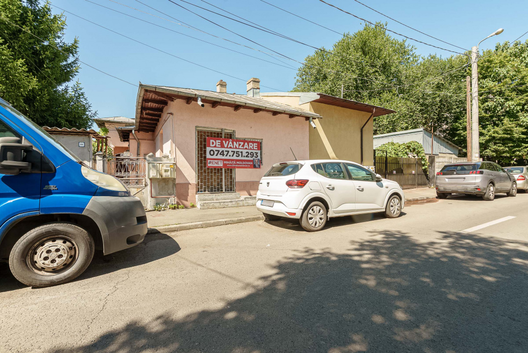 Casă individuală cu 2 corpuri, curte proprie, 253mp teren, zona Sălaj