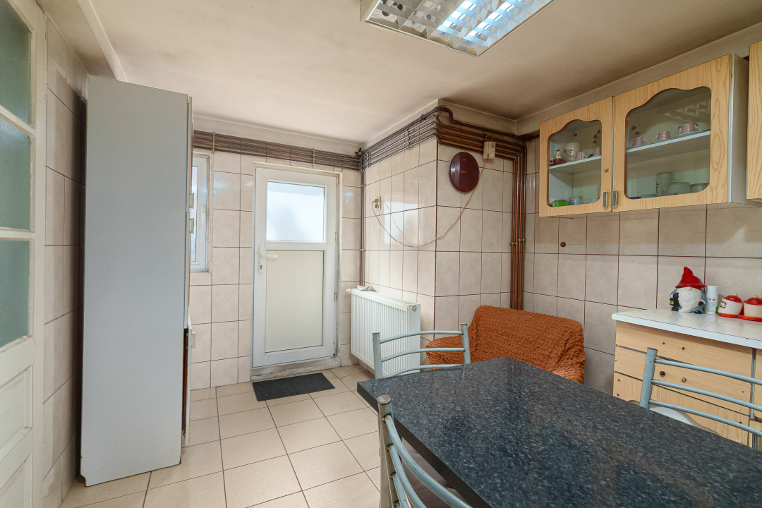 Casă individuală cu 2 corpuri, curte proprie, 253mp teren, zona Sălaj