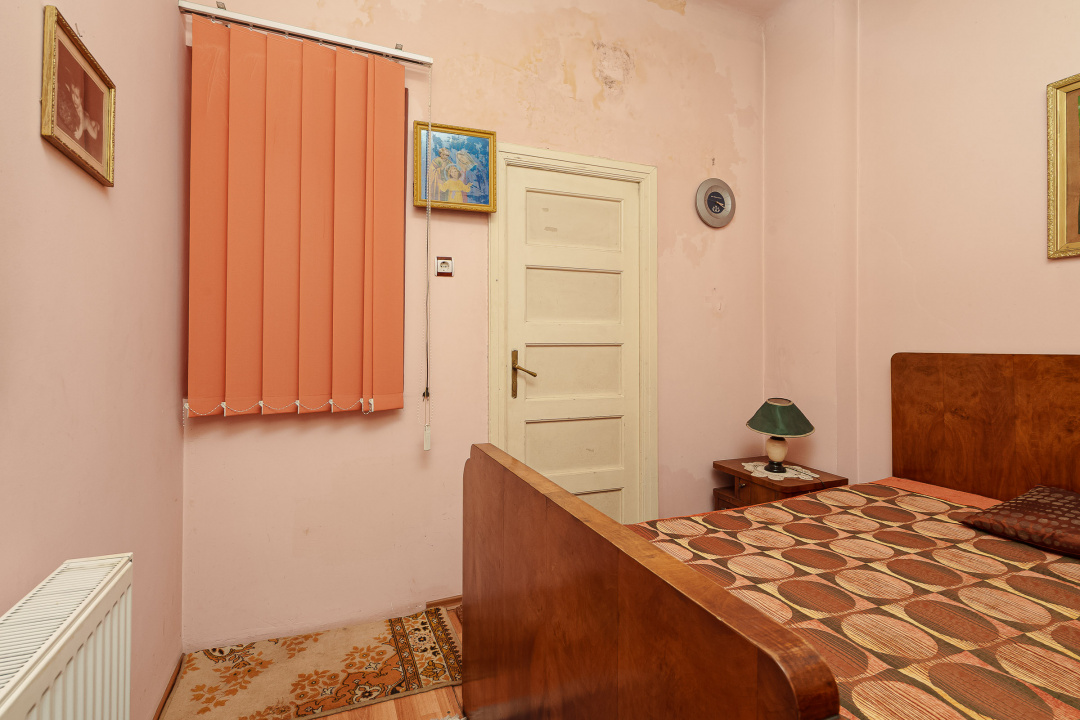 Casă individuală cu 2 corpuri, curte proprie, 253mp teren, zona Sălaj