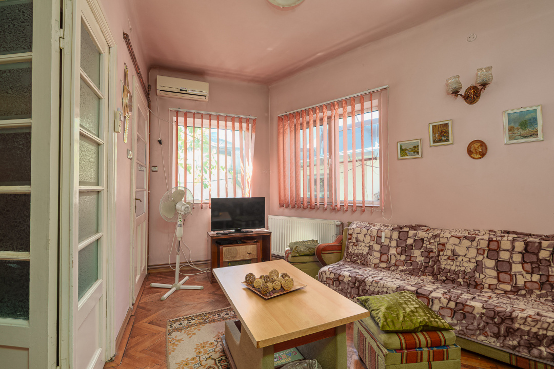 Casă individuală cu 2 corpuri, curte proprie, 253mp teren, zona Sălaj