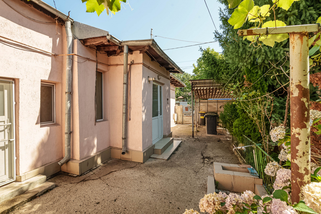 Casă individuală cu 2 corpuri, curte proprie, 253mp teren, zona Sălaj