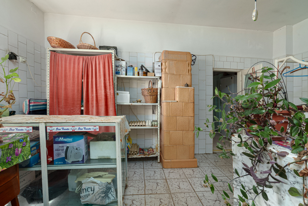Casă individuală cu 2 corpuri, curte proprie, 253mp teren, zona Sălaj