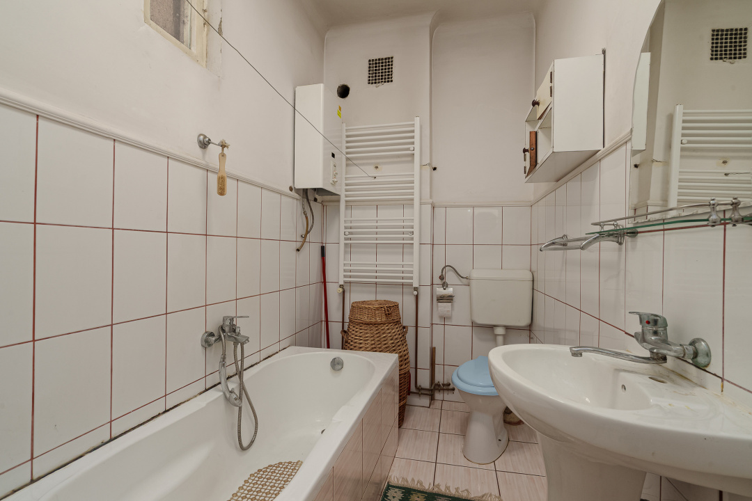 Casă individuală cu 2 corpuri, curte proprie, 253mp teren, zona Sălaj