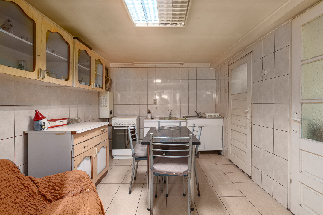 Casă individuală cu 2 corpuri, curte proprie, 253mp teren, zona Sălaj