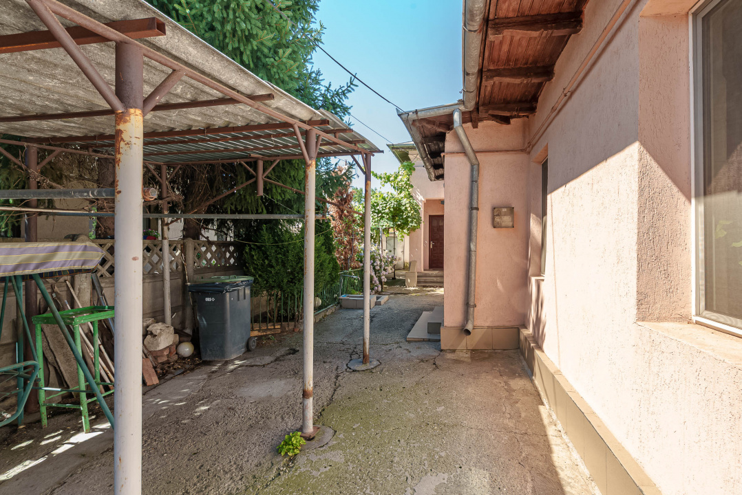 Casă individuală cu 2 corpuri, curte proprie, 253mp teren, zona Sălaj