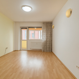 Lacul Tei – Teiul Doamnei, Etaj 3, 2 balcoane , Orientare VEST, Bloc reabilitat