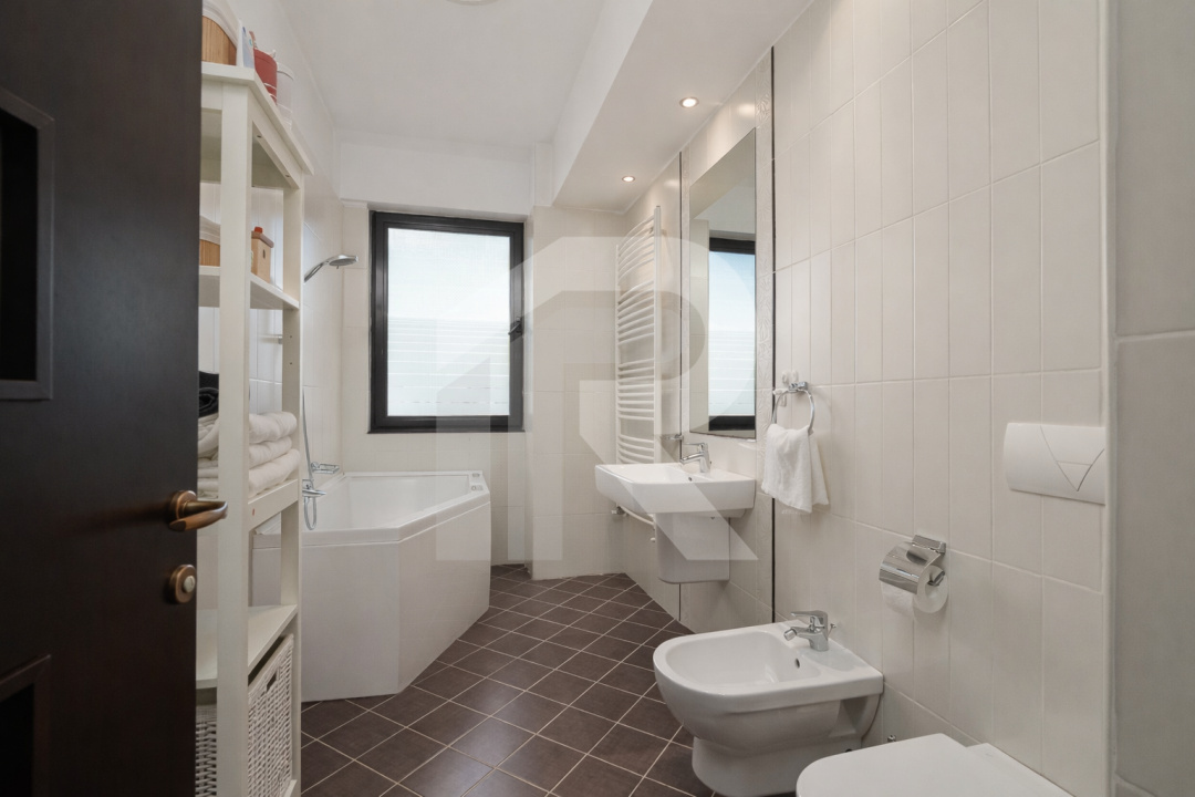 Apartament cu 4 camere, vedere către Pădurea Băneasa, zona Erou Iancu Nicolae