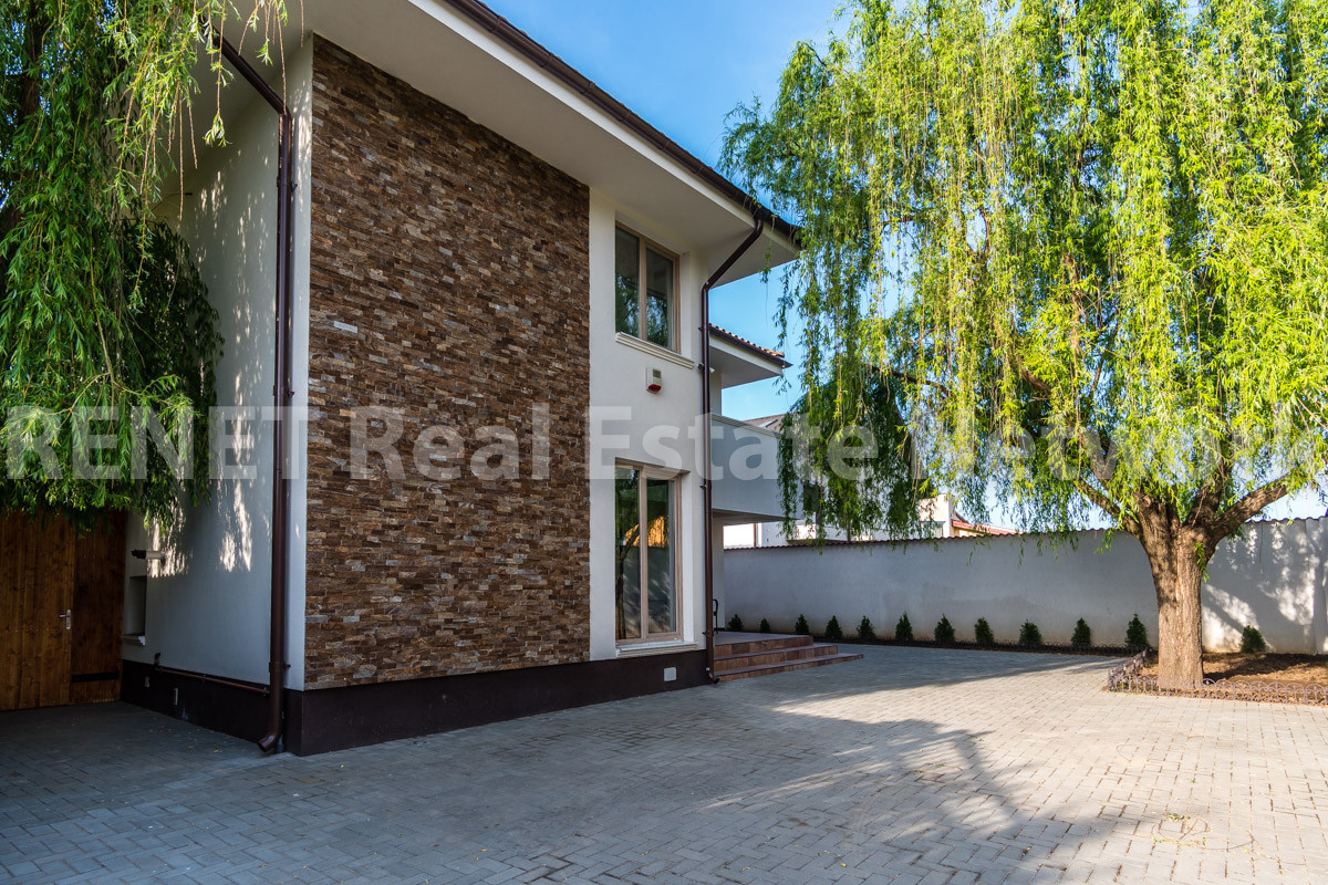 CASA FAMILIEI TALE - SOSEAUA CERNICA